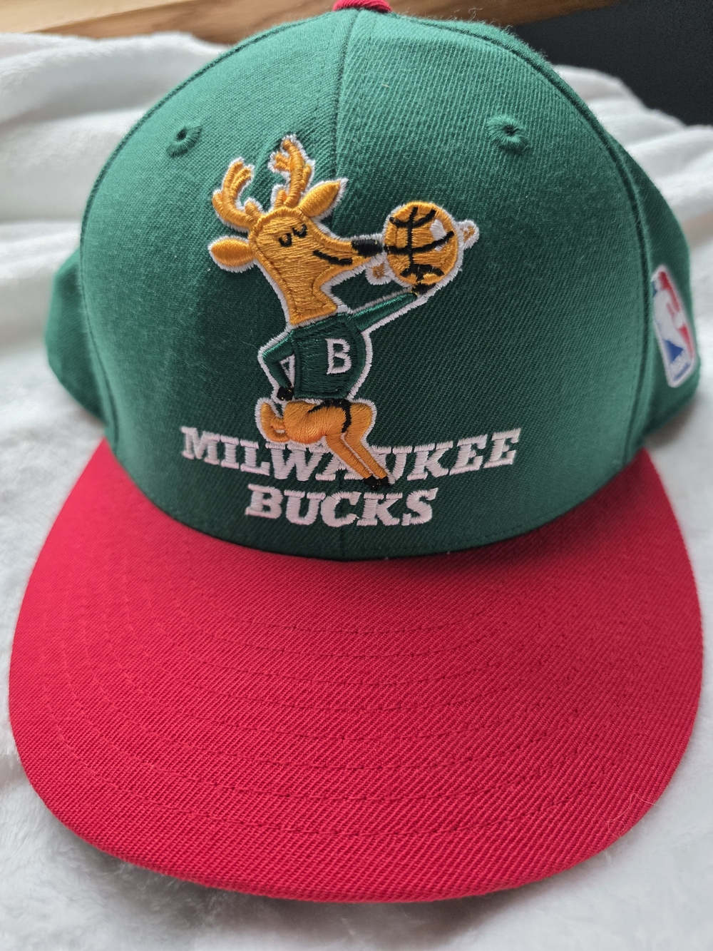 Mitchell & Ness Milwaukee Bucks Green and Red Snapback Hat 7 5/8 EUC